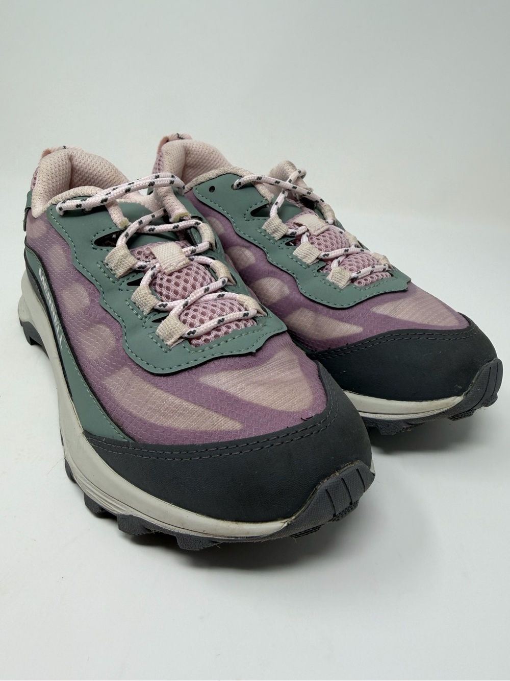 Girl’s Merrell Trail Sneakers in Lavender and Green sz.2y